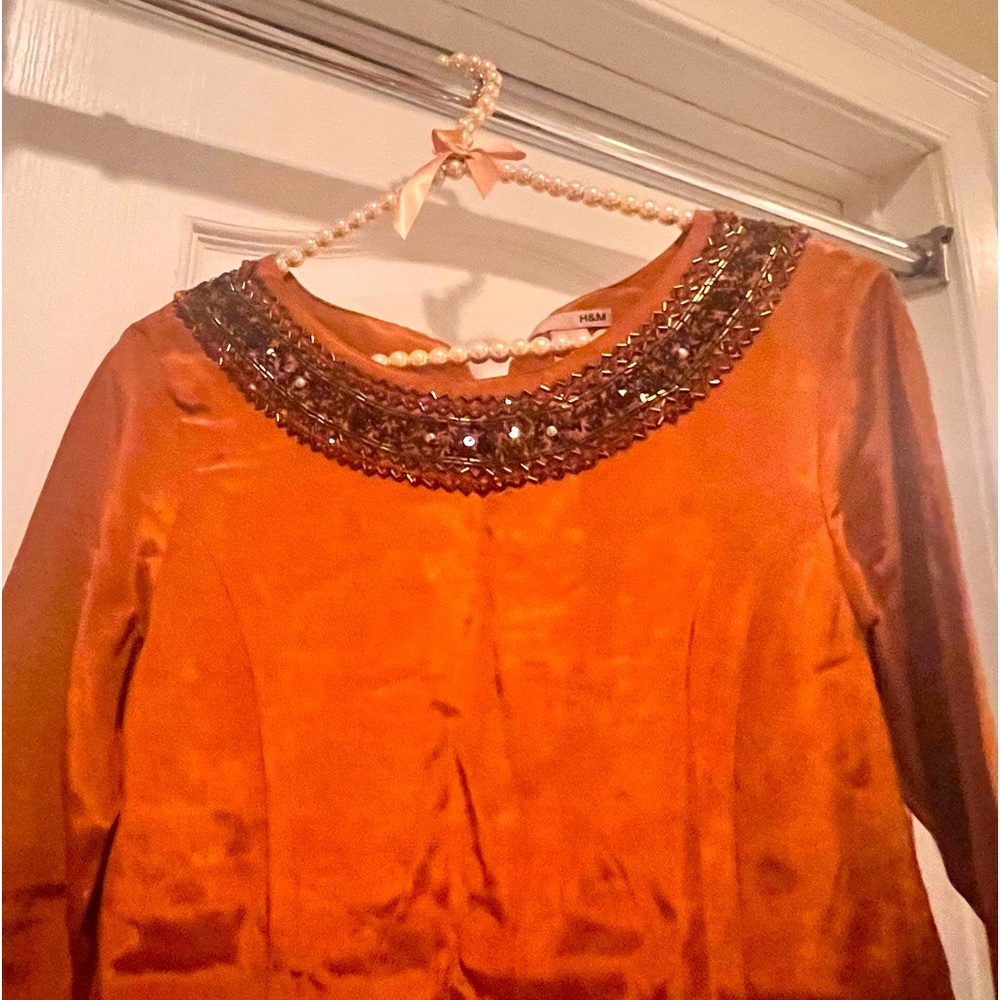 Dress the color is brown like gold is beautiful dress